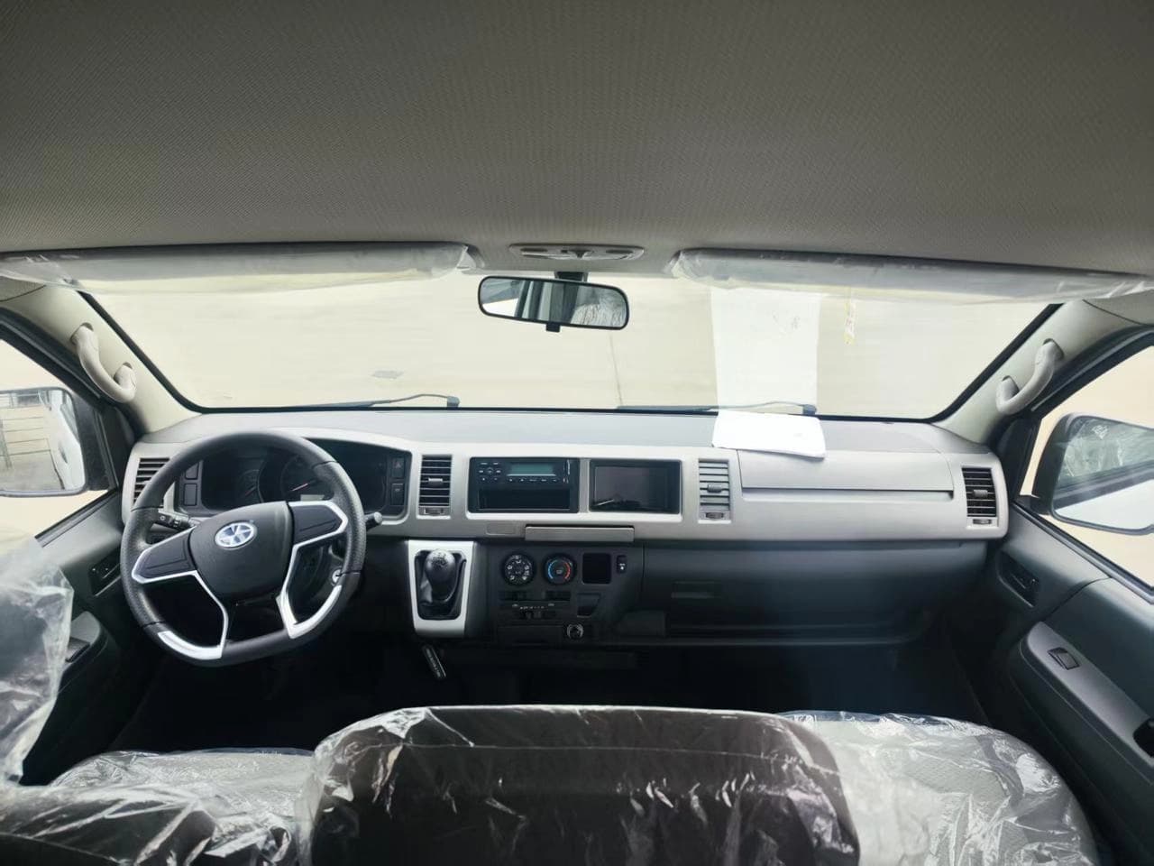 Toyota HiAce 2025 — 4