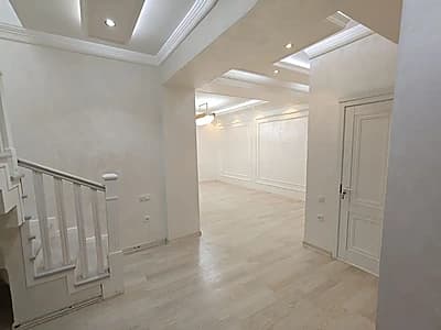 Uy sotiladi ibin sino duplex 
5 xona 3 tanuzil
150 м² (75+75)
998025588 — 4