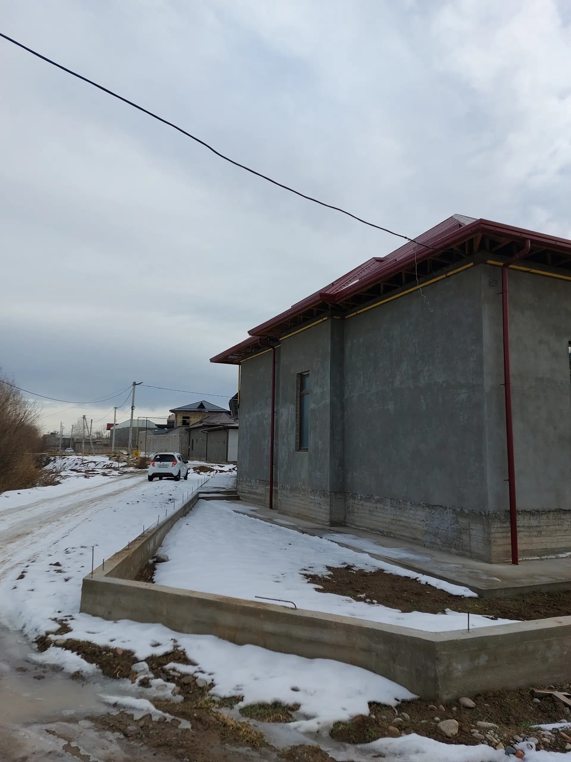 Тошкент тумани катта халка йули Келес мостидан утгандан кейин Абдурахмон чап тарафда чала курилган ховли сотилади — 2