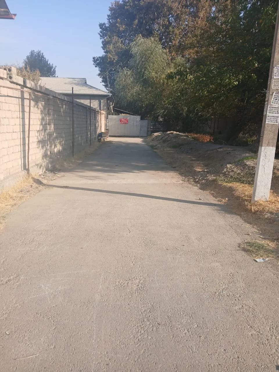 Hovli sotiladi 10.84 kadastra hamma hujjatlari joyida  5 xona va 1 ta oshxona mavjud . Uy ham yer narxida sotiladi. — 8
