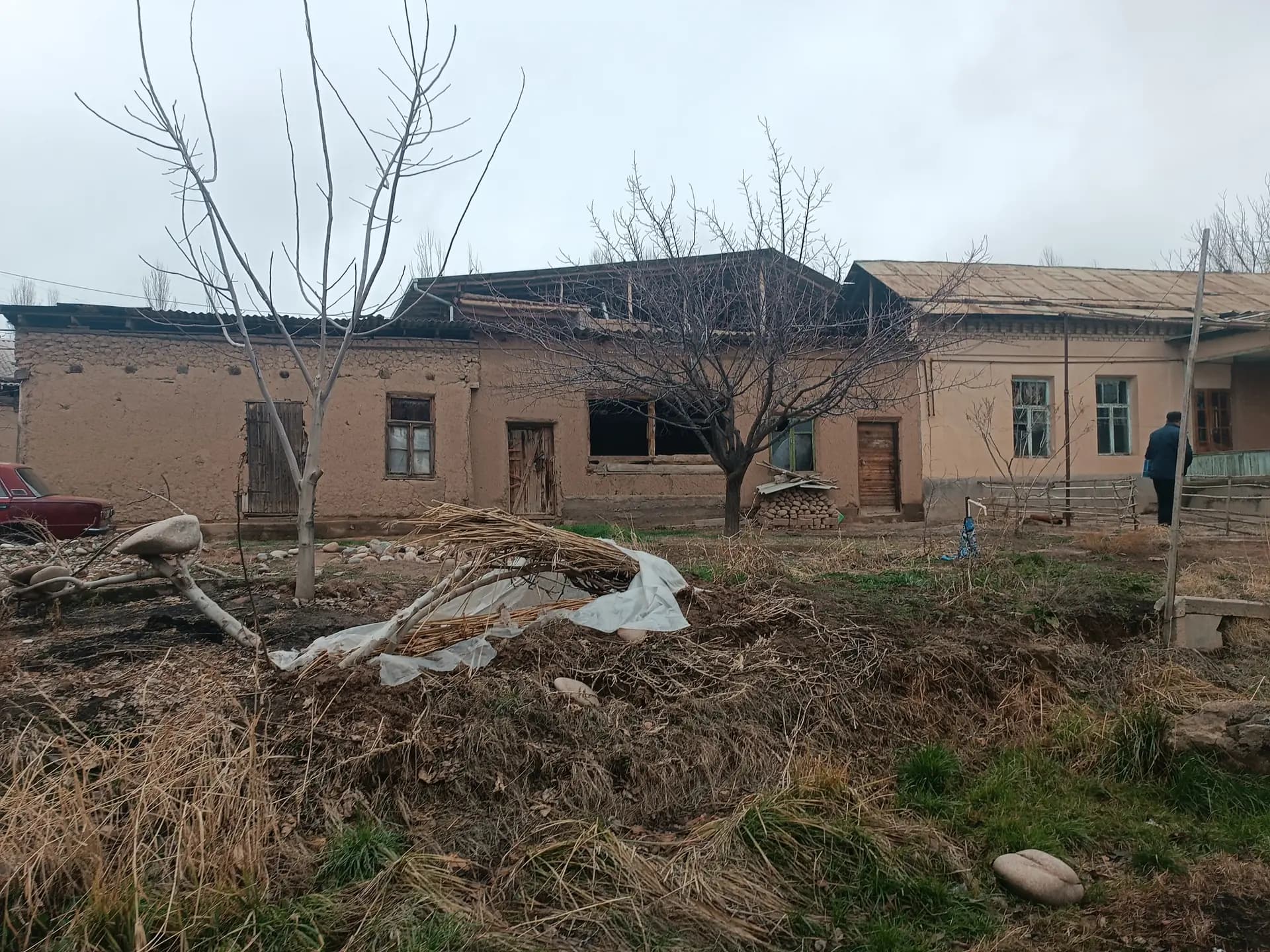 Qibrayda hovli sotiladi yer narxida — 2