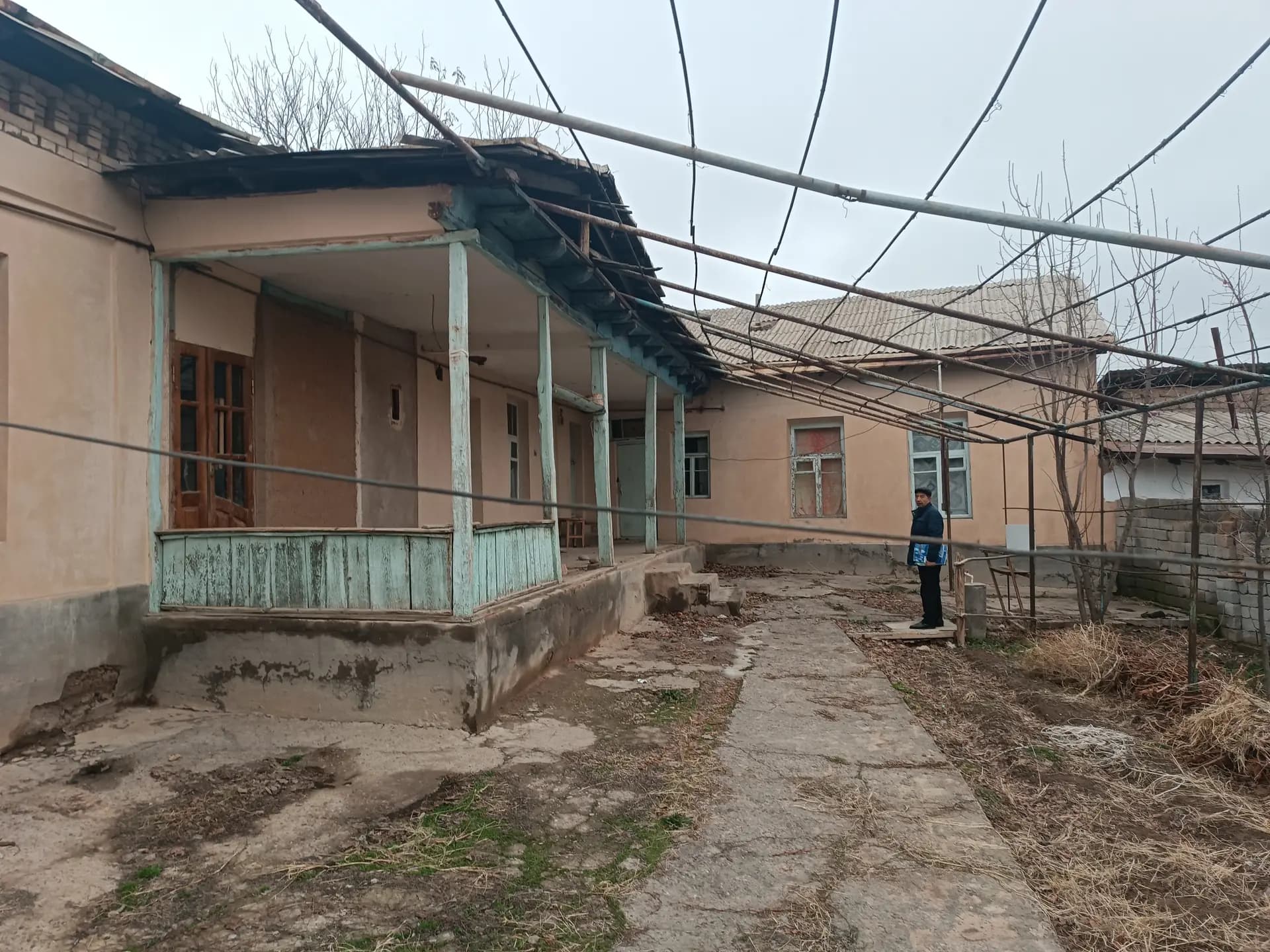 Qibrayda hovli sotiladi yer narxida — 5