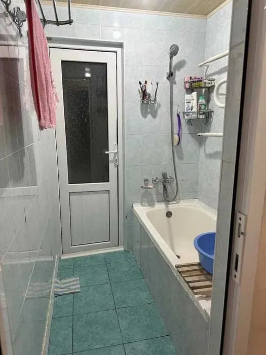 Космонавт метро 5 метр 96500 без торга 3|4|4 67 м² — 3