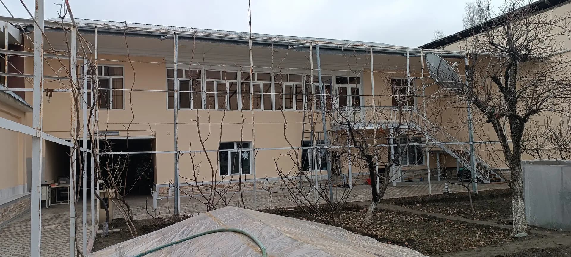 Hovli sotiladi — 1