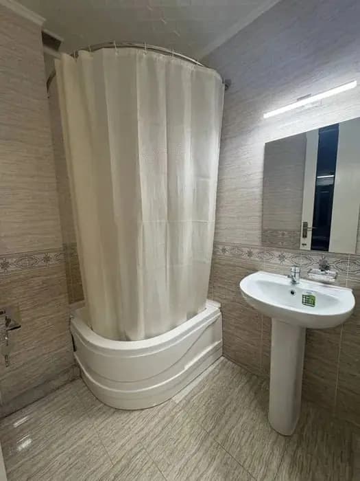 📍 Алмазарский    район📍Метро Беруний• Комнат: 2• Этаж: 2 из 7• Площадь: 62 м²Цена: y.e.700 — 5