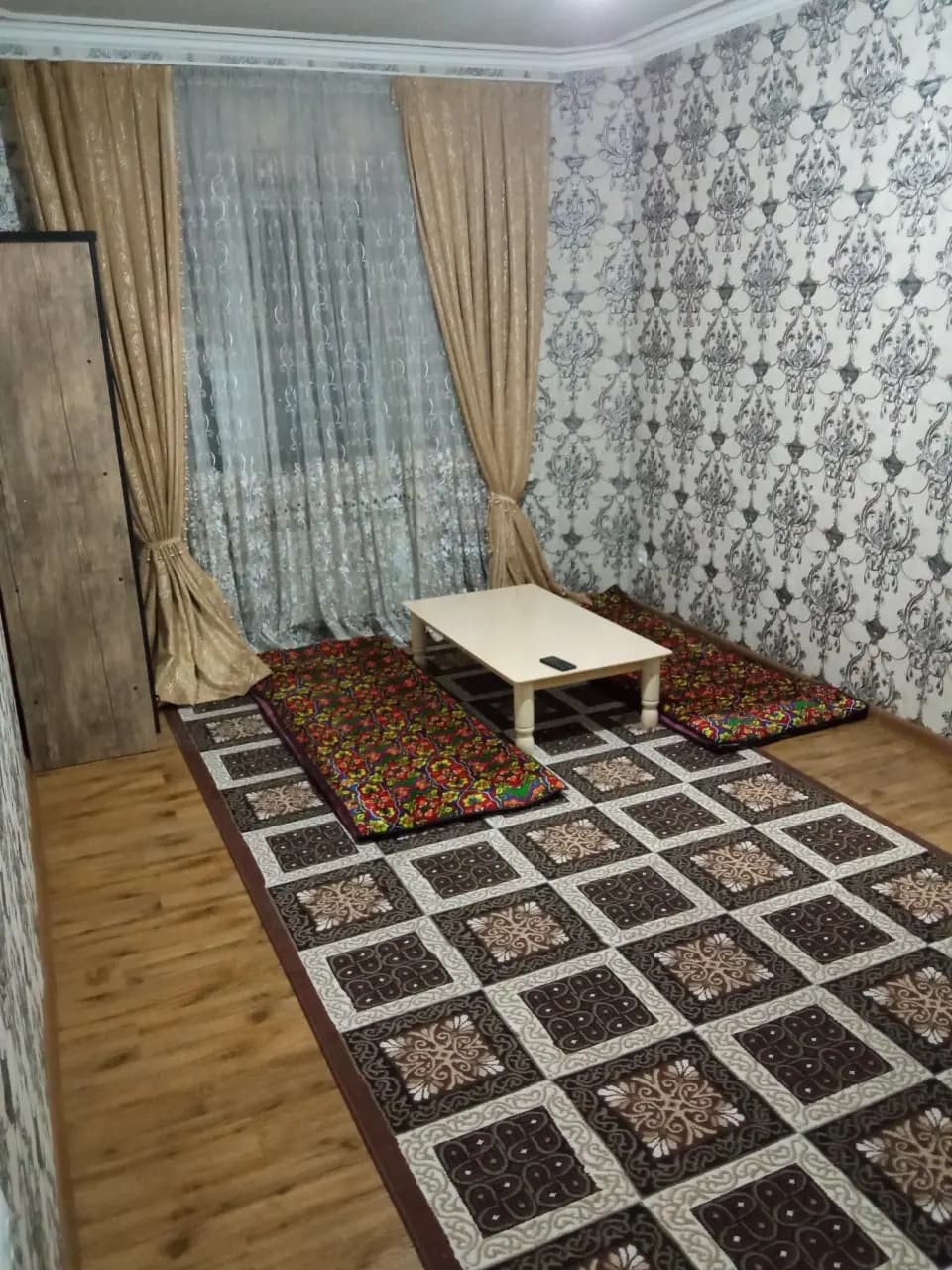 Qoraqamish 2/41xona 2 xona qilingan 400y.e.Oila yoki student Srochni arindaga topshiriladiStudent oila farqi yuq — 4