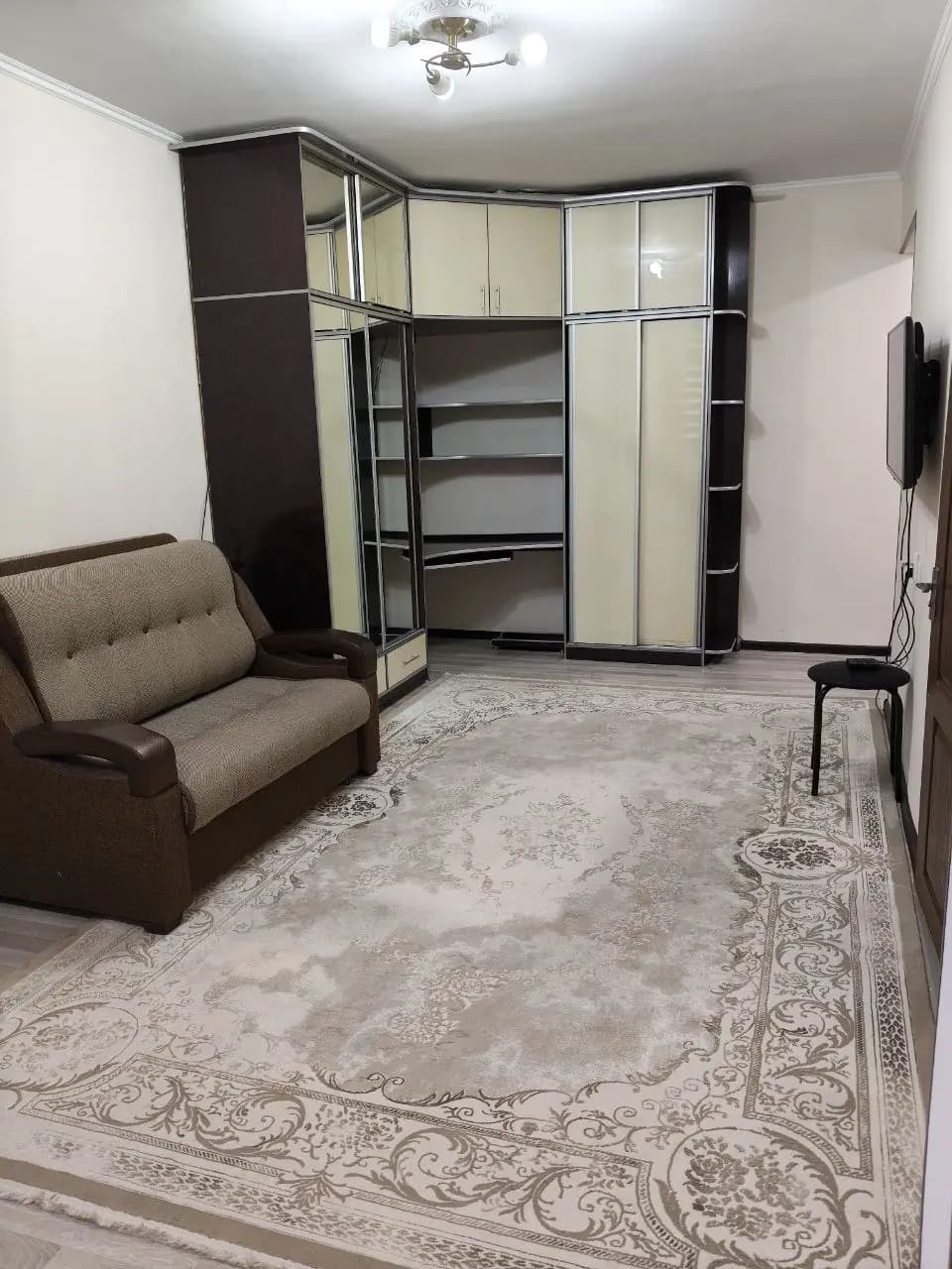 Продаëтся отличная квартира в Юнусабаде 13-м квартале. Комнаты 1*2 (переделана на двух) — 1