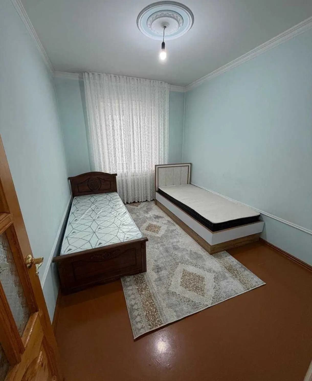 Ijaraga kivartira jarariq maxallada 3 xonalik uy maydoni 90m2 3 qavat 9 qavatlik dom ijara narxi 700y.e. depozit bor — 1