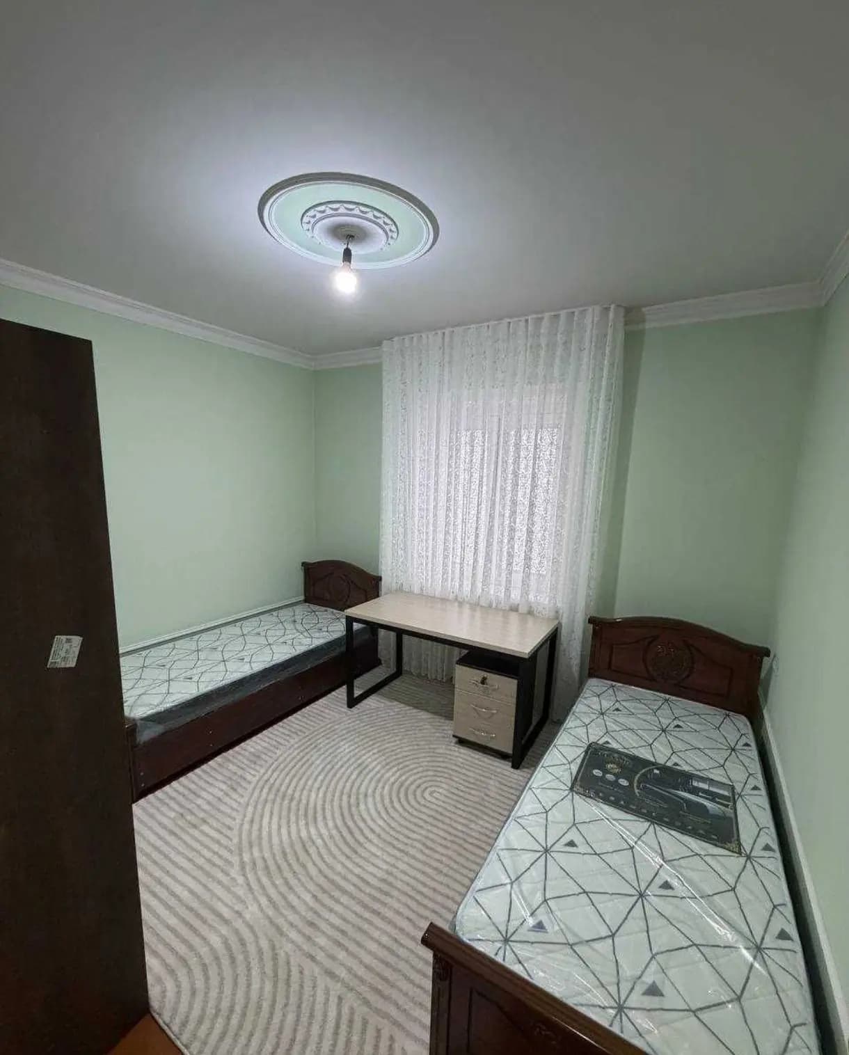 Ijaraga kivartira jarariq maxallada 3 xonalik uy maydoni 90m2 3 qavat 9 qavatlik dom ijara narxi 700y.e. depozit bor — 3