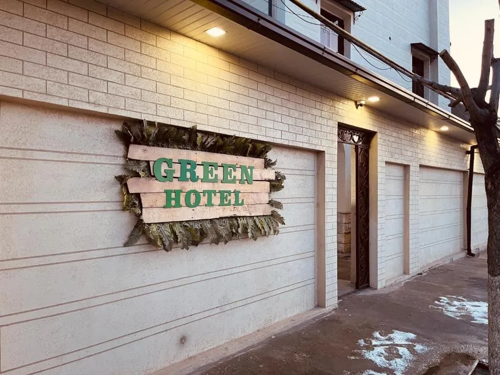 Green Hotel — 4