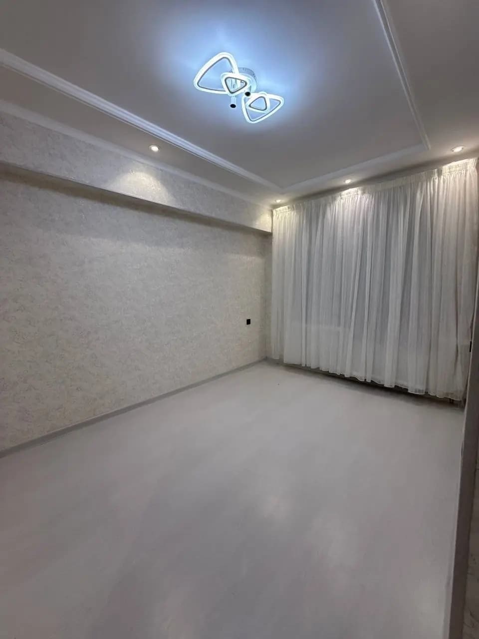 Продаются квартира Юнусабад 4кв 2/4/4 — 2