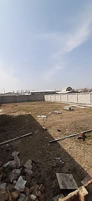 Dala hovli sotiladi. 6 sotix, 20×30 to‘rt burchak. Nazarbek tarnovdan kirganda. Sotigi 8000 — 2