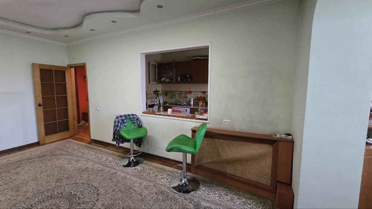 Катта Дархан 4/4/4 среднее состояние кирпич 77 серия 100 кв.м. Ор-р: Музей Плова — 4