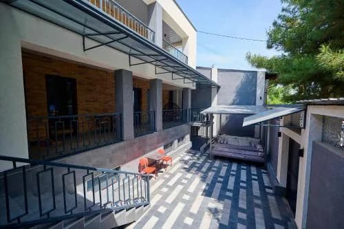 Granat Residence - Designer Villa with Eastern Charm — 2