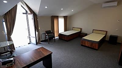 Продаётся гостиница в Яккасарайском р-не (Саламатина) Площадь -1600м2 7,7 соток — 8