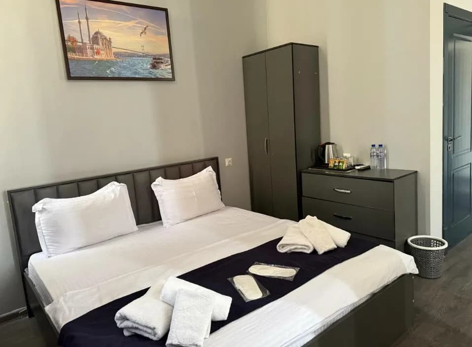 HOTEL OK — 2
