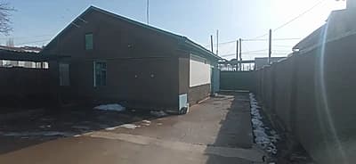6 hona hovli uy, garaj ham bor, konalizatsiya bor. Uy yaxshi joyda sentr, maktab bog'ch, poliklinika yaqin — 6