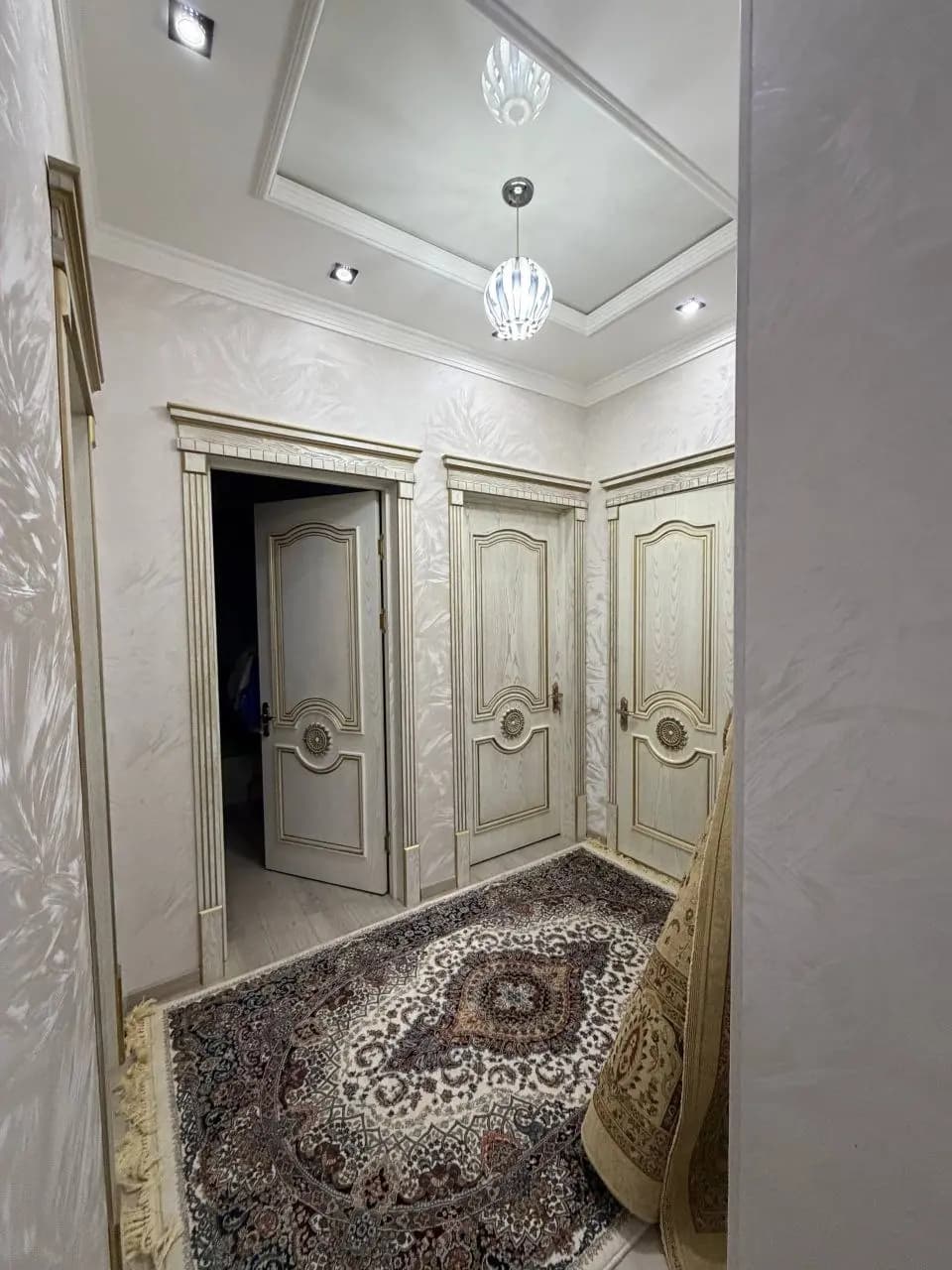 Продаётся 3х комнатная квартира на 1 этаже.р-н  Сергели ЖК "Golden House" — 2