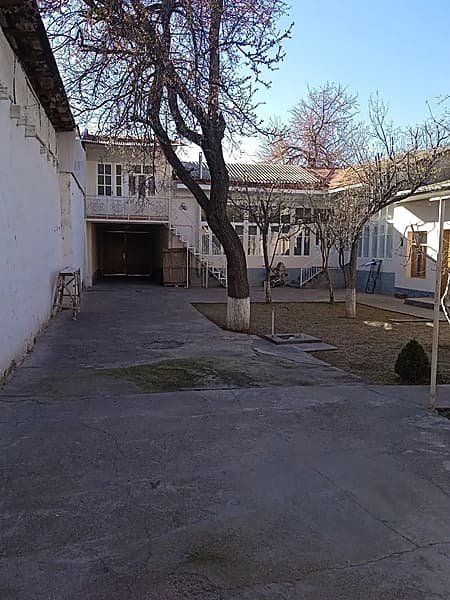 General Uzoqov Visol toyxonani orqasida Oq tunukali masjid yonida — 1