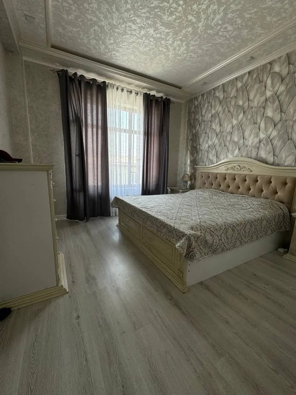 Чилонзор Бэш ку́ргон. А748 — 6