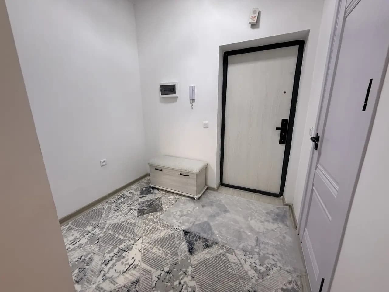 Sotiladi. Sokin makon. 2 xona. Mebel va texnikalari bilan. — 3