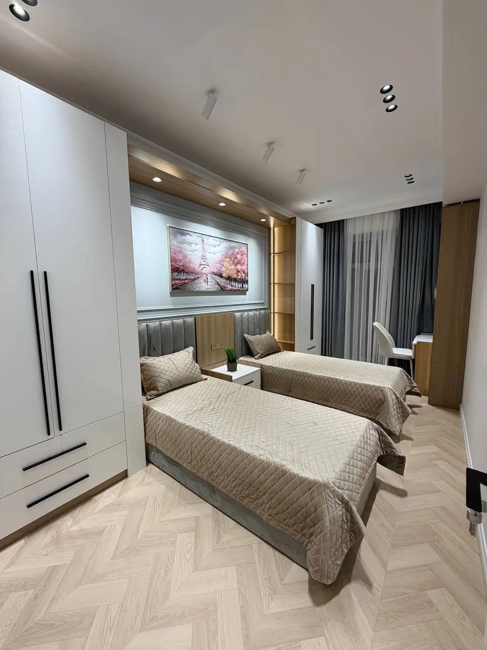 Poytaxt Residence 3/6/10 #a — 1
