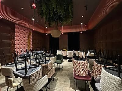 Ресторан в аренду.Весминистер .1000м2 цена 30за м2 — 8