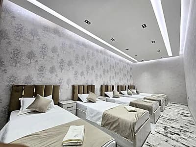 IDEAL HAUSE — 8