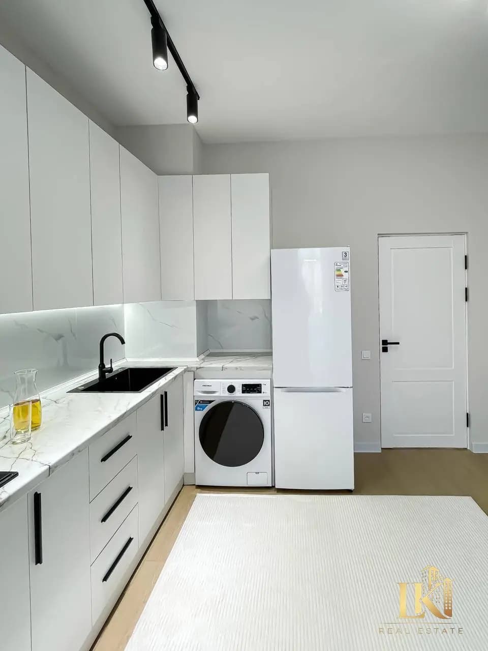 Продаётся: ✅ЖК "Nice Villas" Новостройка Яшнабадский район До метро Олмос 5-7 минут пешком Ориентир: — 2