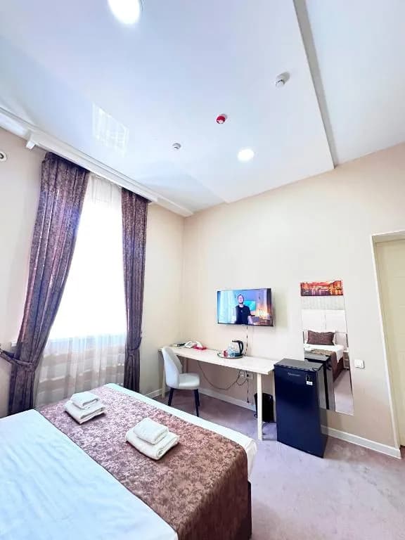 CITY HOTEL — 3