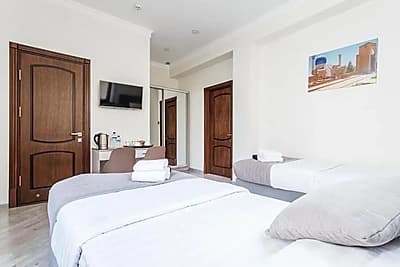 KAMFORT HOTEL — 2