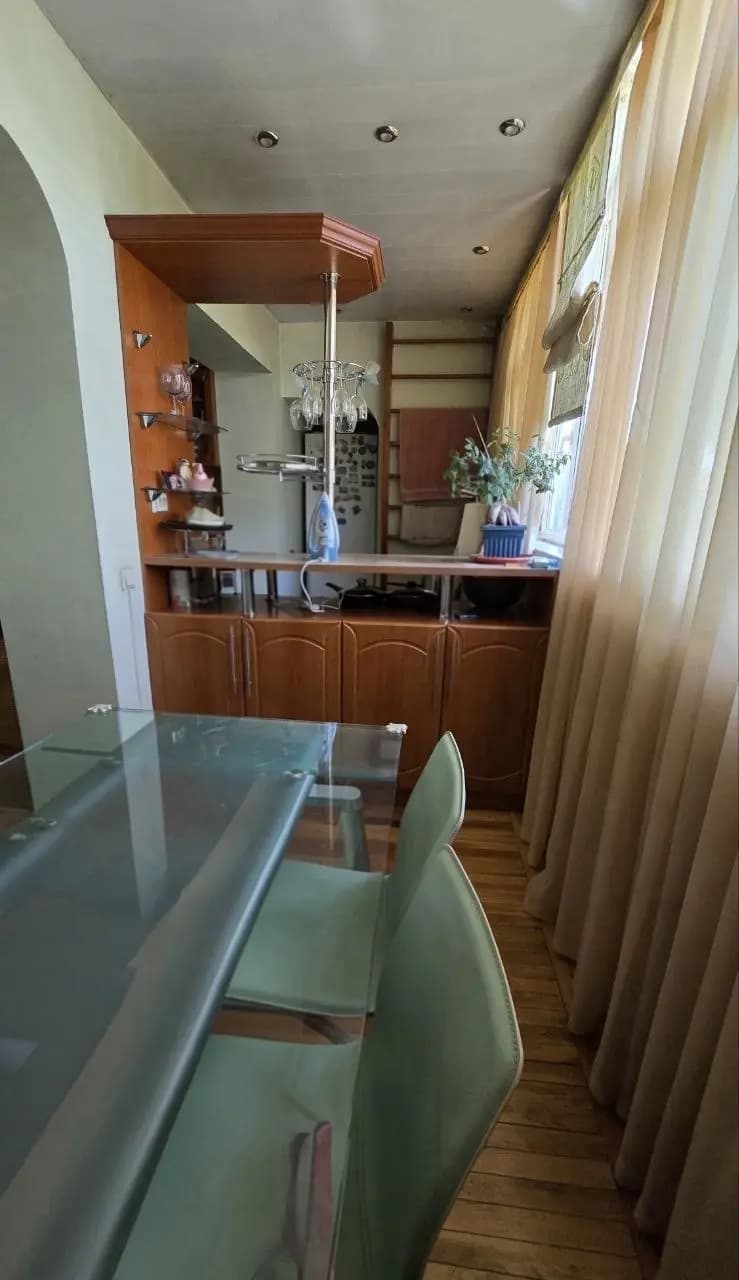 Катта Дархан 4/4/4 среднее состояние кирпич 77 серия 100 кв.м. Ор-р: Музей Плова — 3