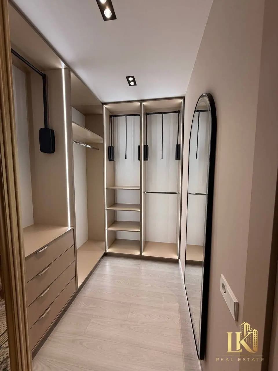 #9800 Продаётся: 🏠🏠🏠🏠🏠 Мирзо-Улугбекский р-н метро Буюк Ипак Йули (Максима Горького) НОВОСТРОЙКА ЖК — 1