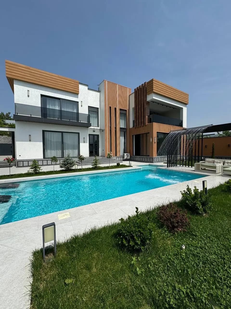 Dacha luna — 4