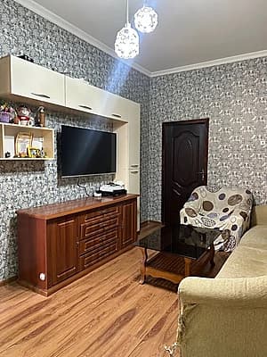 Продается участок из 3х комнат с двориком  престижном районе по цене квартиры заходи живи — 10