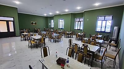 Hujat turar joy choyxona qilib ishlatilgan kamandi proezdan tushgandan keyn chap qoldan choyxona. — 1