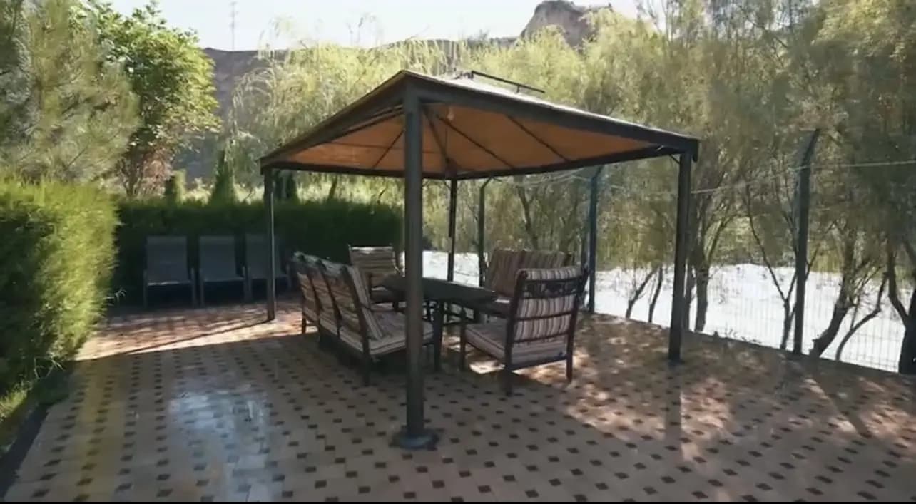 GARDEN HOUSE — 10