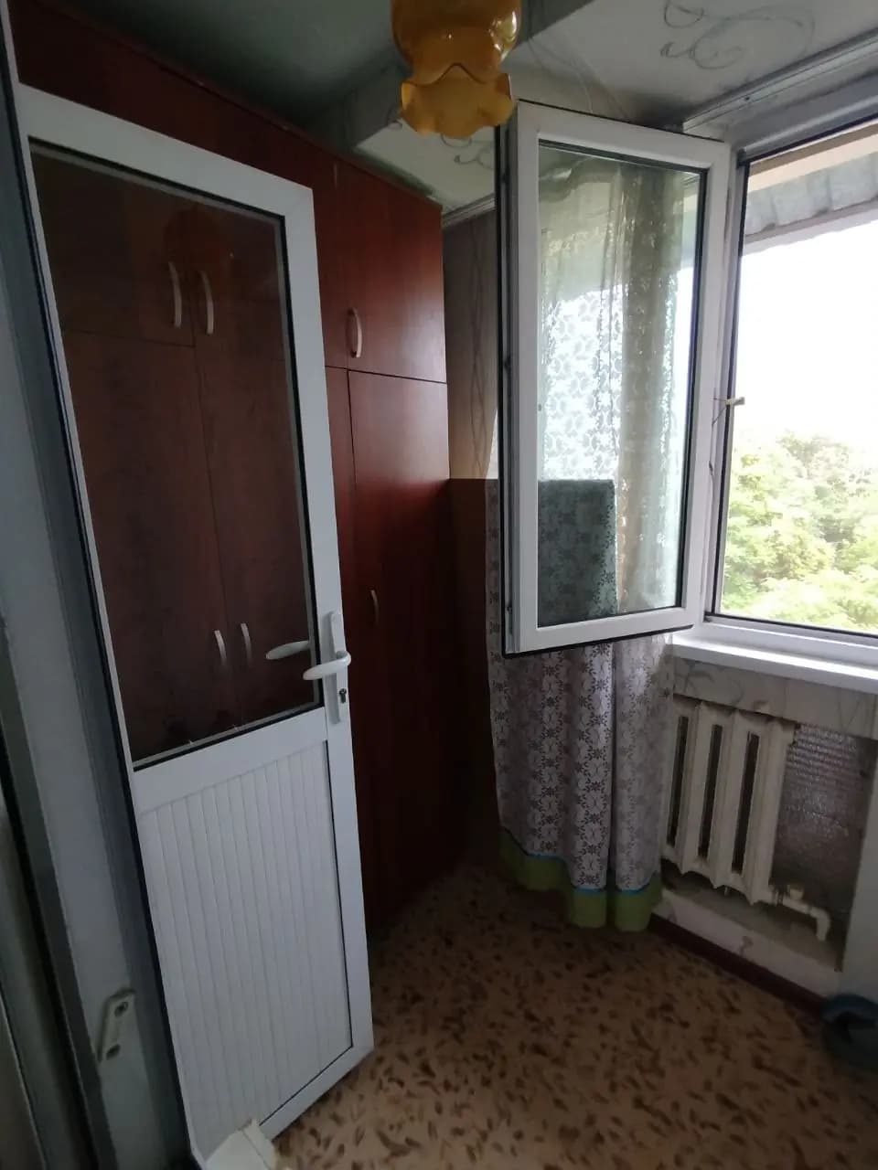 Алайский бозор ва Метро йонида 2 хонали уй жихозлари бор — 3