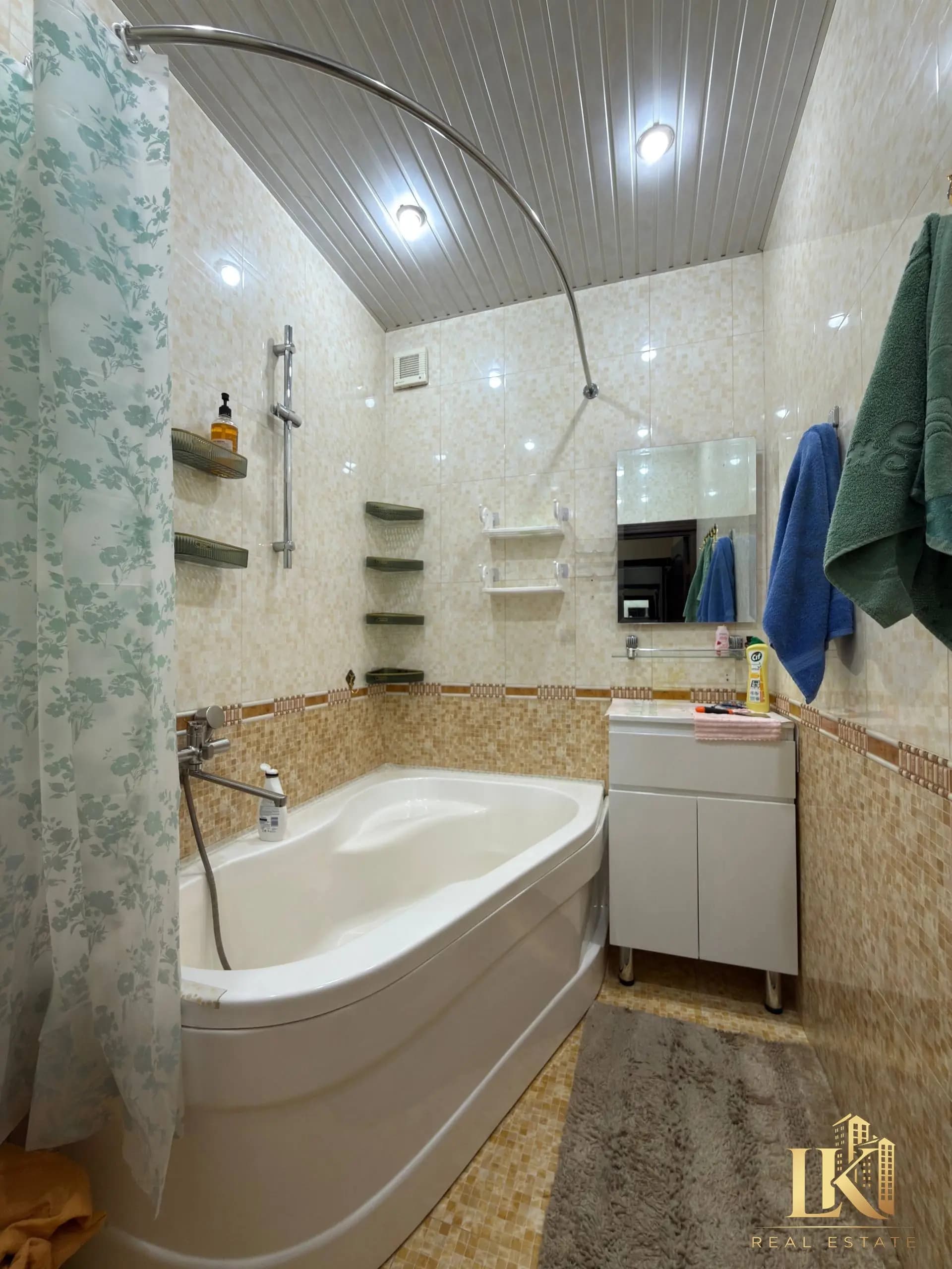 #9800 Продаётся: Яккасарайский район Ул. Мирабад (Кунаева) Ориентир: Яккасарайский ЗАГС/гостиница "Р — 1