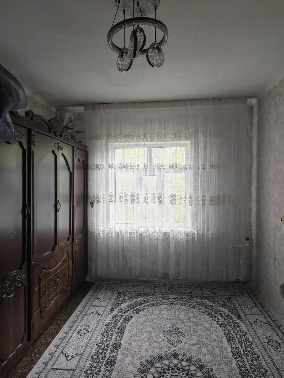 Chirchik shahar 8-Mikrarayonda 2-Xonali Uy sotiladi Yengi PLANIROVKA 57 kvadrat Balkon 2x6 uy o'zimniki 37y.e. — 1