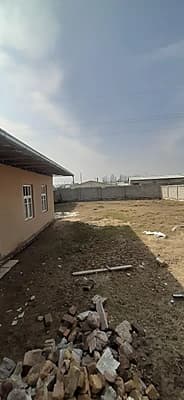 Dala hovli sotiladi. 6 sotix, 20×30 to‘rt burchak. Nazarbek tarnovdan kirganda. Sotigi 8000 — 3