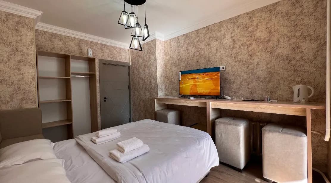 HOTEL AVENUE — 2