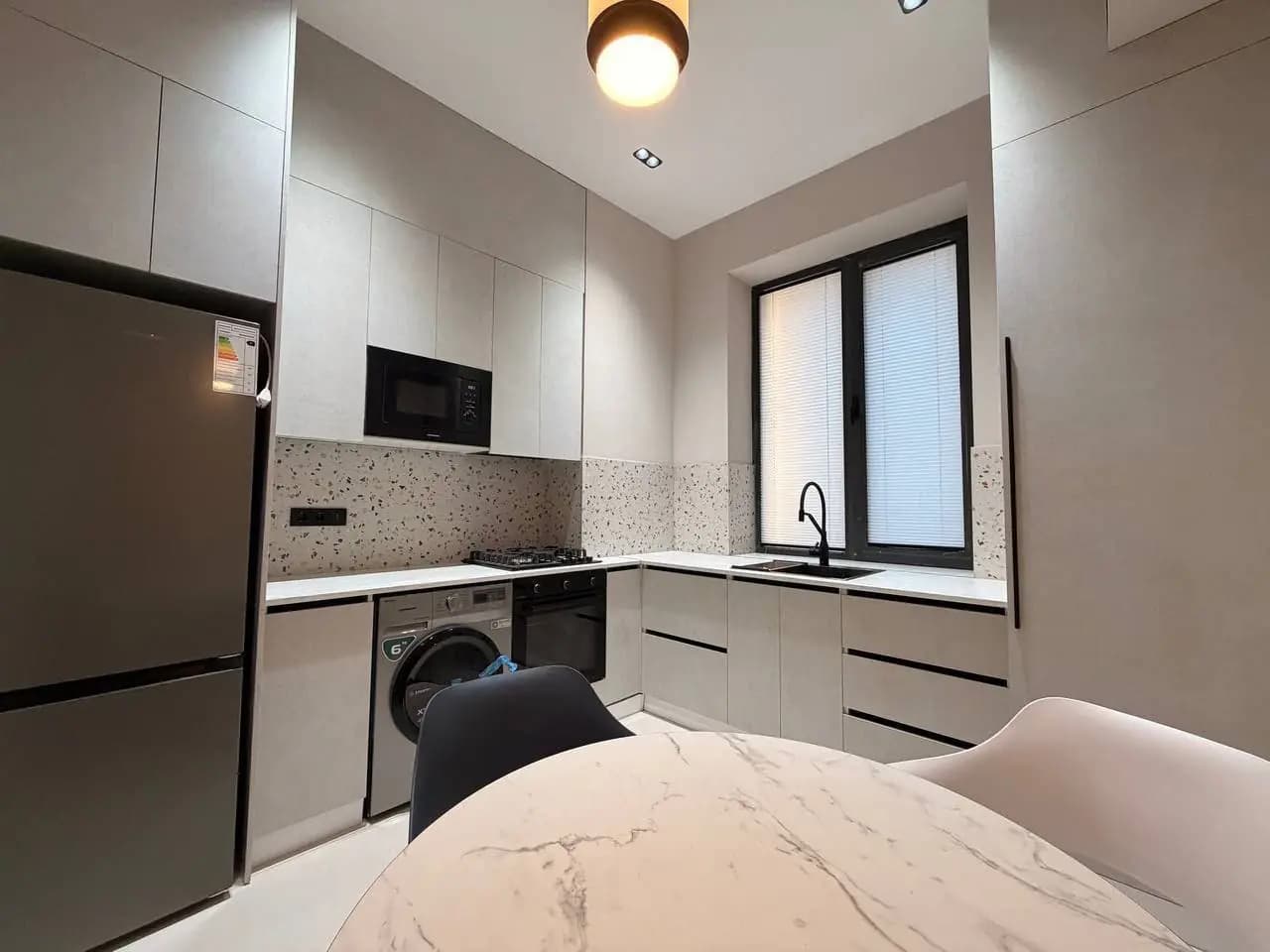 Продаётся 2 комнатная квартира Новостройка ЖК Sayram Avenue БИЙ — 1