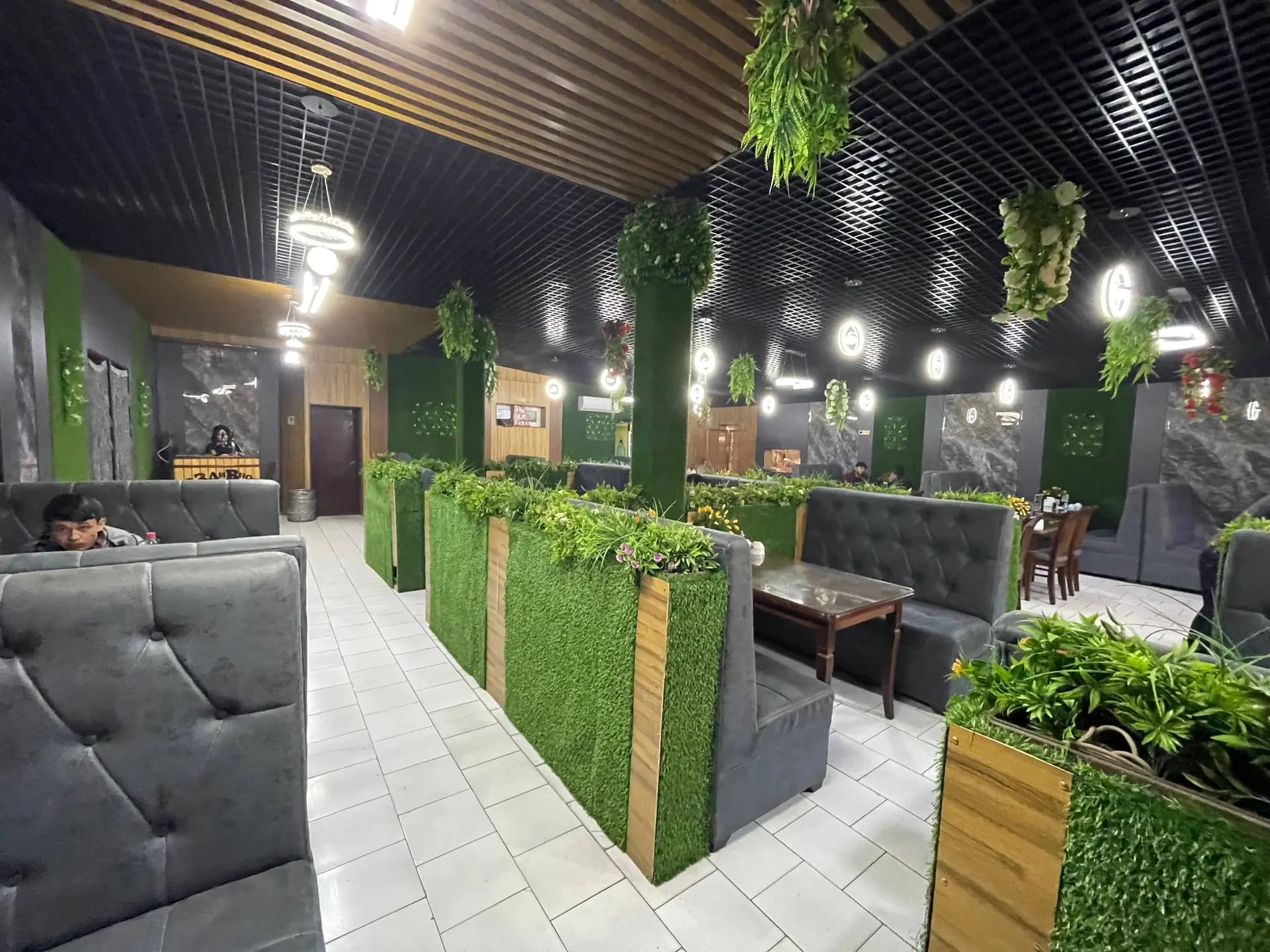 KAFE 2 ta, Toyxona 1 ta, Novvoyxona 1 ta va hk. Tayyor arendatorlari bor. Oylik ijaradan tushadigan daromadi 10 000y.e.. — 2
