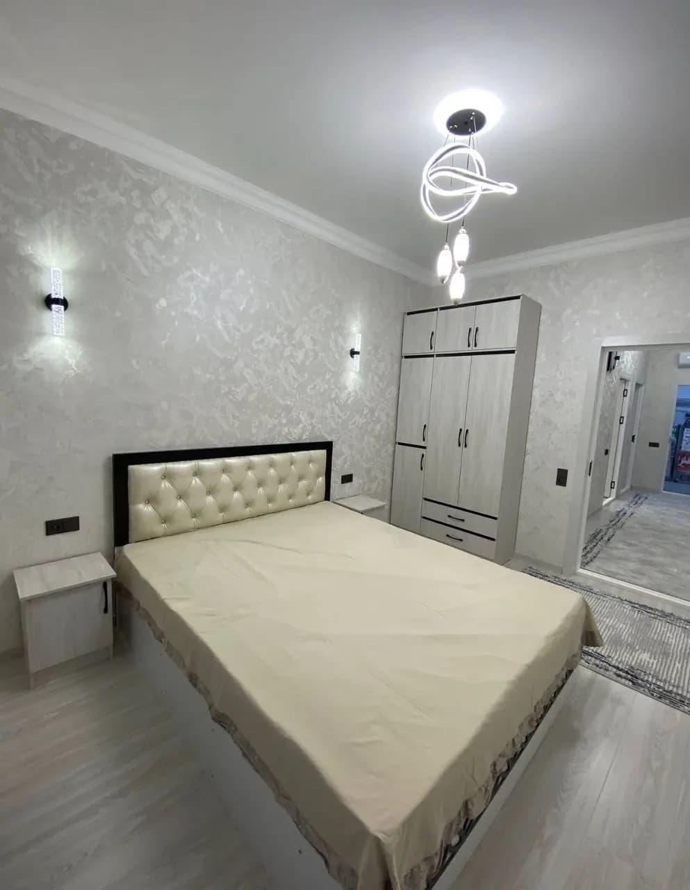 Arenda kvartira novastroyka 3 xona Medgaradok bozorcha xamma sharoiti bor narxi kelishiladi — 3