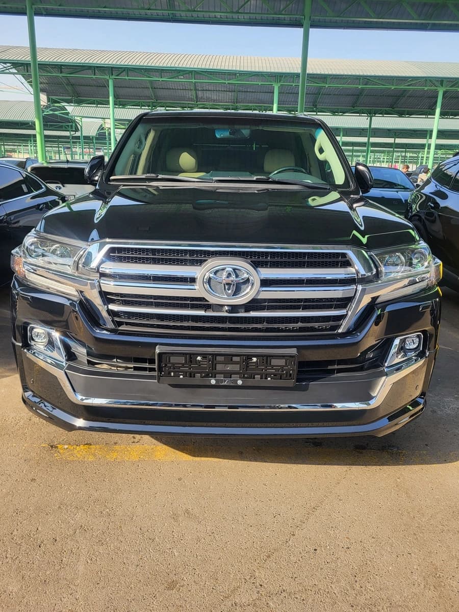 Toyota Land Cruiser 300 2020 — 1