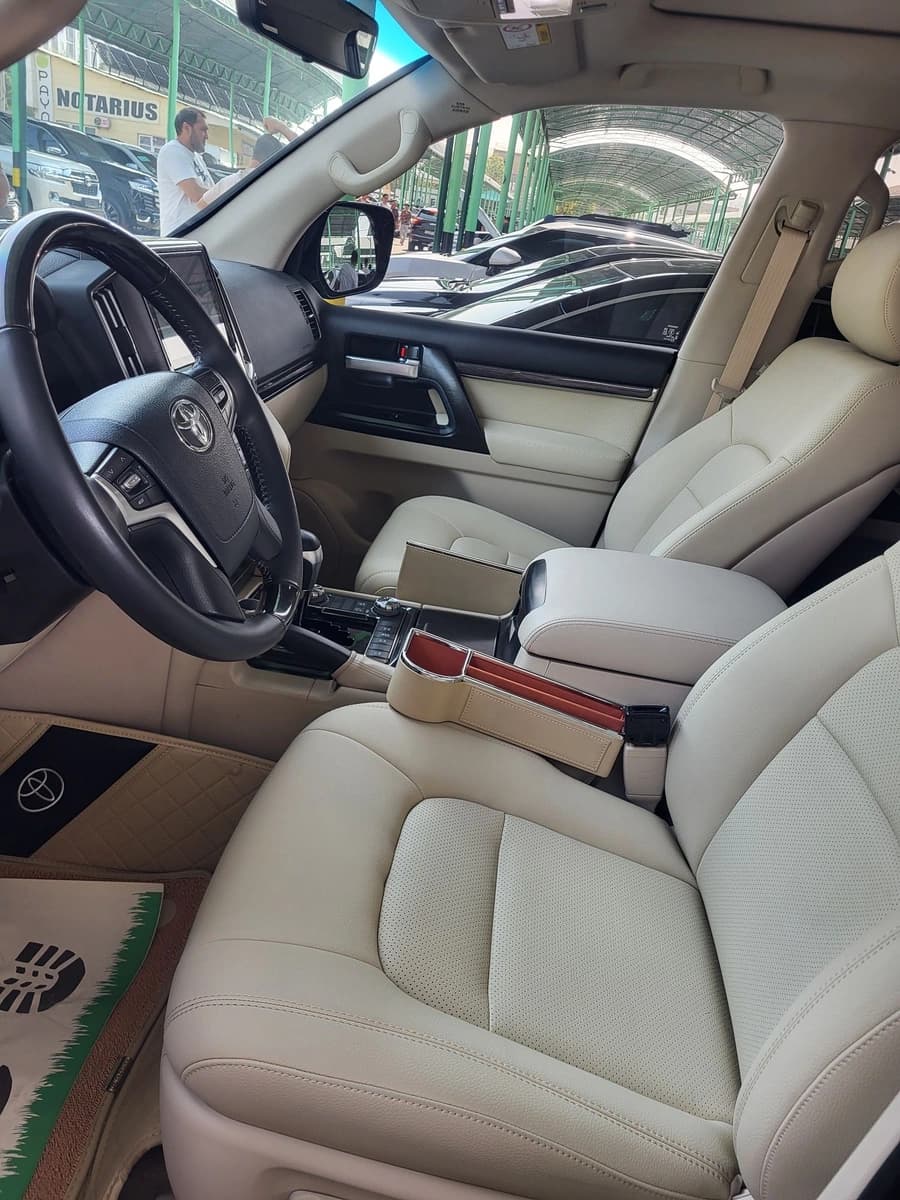 Toyota Land Cruiser 300 2020 — 5