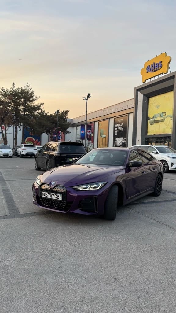 BMW i4 2023 — 2