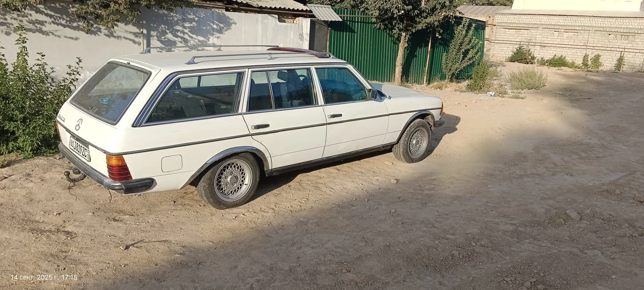 Mercedes-Benz W123 1983 — 3