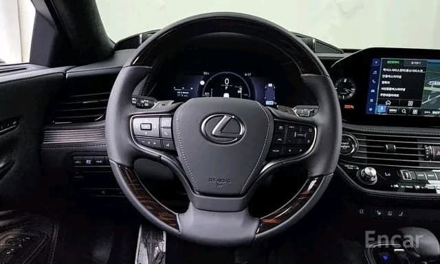 Lexus LS 2025 — 10